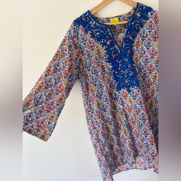 Roller Rabbit Embroidered Cotton Pattern V-neck Tunic Top Size Medium - Picture 11 of 12